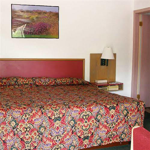 Knights Inn Center Valley Экстерьер фото